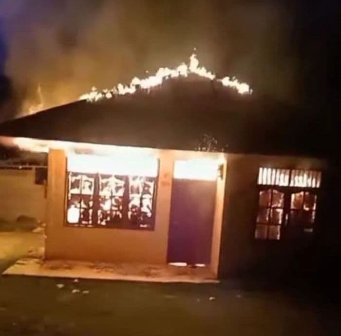 dua_rumah_terbakar_di_parmonangan_taput_ada_satu_korban_jiwa
