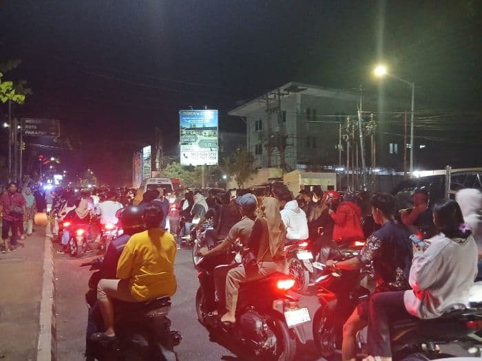 lalu_lintas_di_pusat_kota_siantar_macet_saat_perayaan_malam_tahun_baru