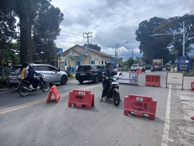 simpang_ringroad_efektif_urai_kemacetan_arus_kendaraan_menuju_parapat_ramai_lancar