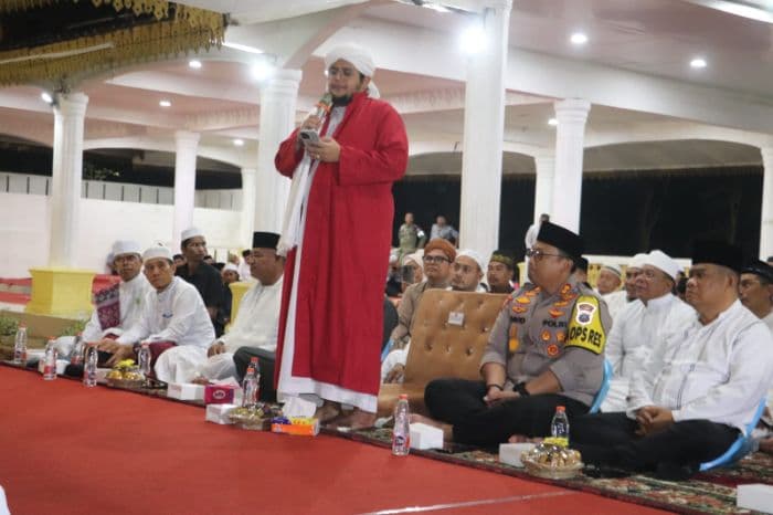 warga_langkat_gelar_dzikir_dan_doa_bersama_saat_malam_tahun_baru_2026