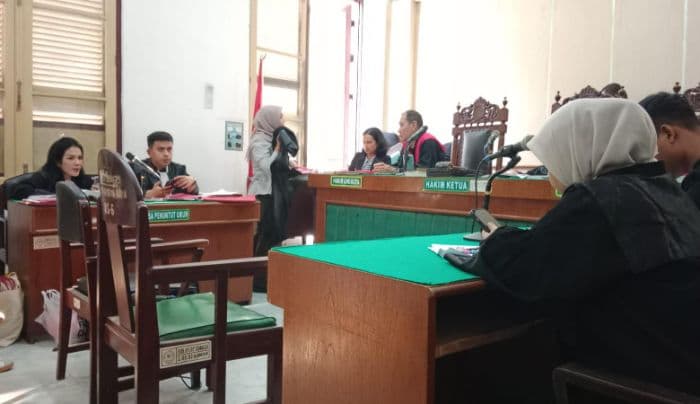 dua_terdakwa_penipuan_modus_lulus_cpns_lewat_jalur_titipan_dituntut_tiga_tahun_penjara