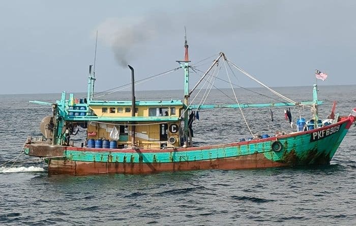 tni_al_tangkap_kapal_ikan_berbendera_malaysia_di_perairan_indonesia