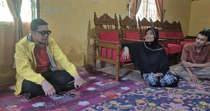ardiansyah_ditahan_imigrasi_kamboja_doli_kurnia_tanjung_turun_tangan_temui_keluarga_di_binjai