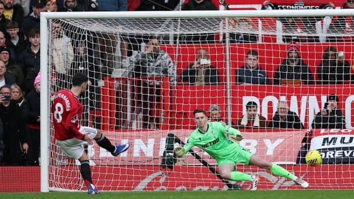 drama_var_kartu_merah_dan_penalti_man_united_bangkit_tumbangkan_crystal_palace_21