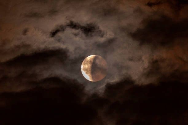 gerhana_bulan_terjadi_di_indonesia_pada_3_maret_2026_bmkg_dapat_dilihat_dari_sumut
