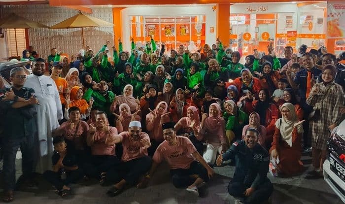 gis_medan_ajak_70_driver_ojol_wanita_buka_puasa_bersama_dan_doakan_palestina