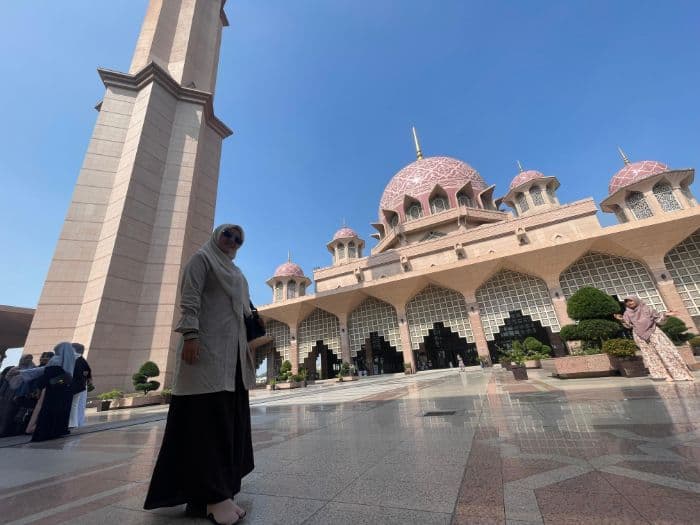 menelusuri_masjid_putra_destinasi_religi_wajib_jika_jalanjalan_ke_malaysia