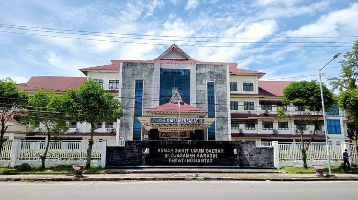 pasien_cuci_darah_protes_vitamin_tak_disuntikkan_rsud_djasmen_saragih_terkendala_aturan_bpjs
