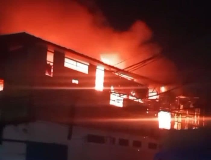 pabrik_ikan_ekspor_di_belawan_terbakar_tujuh_mobil_damkar_diturunkan_