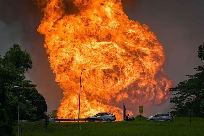 pipa_gas_petronas_terbakar_49_rumah_terdampak_dan_112_orang_luka