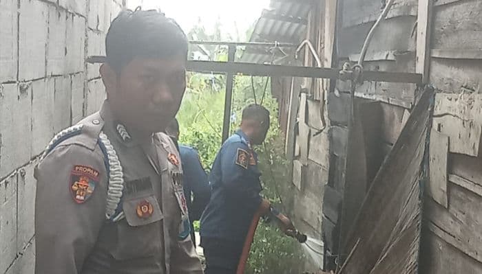 api_yang_membakar_rumah_di_laguboti_berhasil_dipadamkan_petugas_