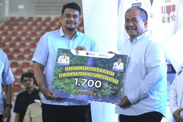 bupati_asahan_terima_1700_kartu_bpjs_ketenagakerjaan_saat_may_day_sumut_2026