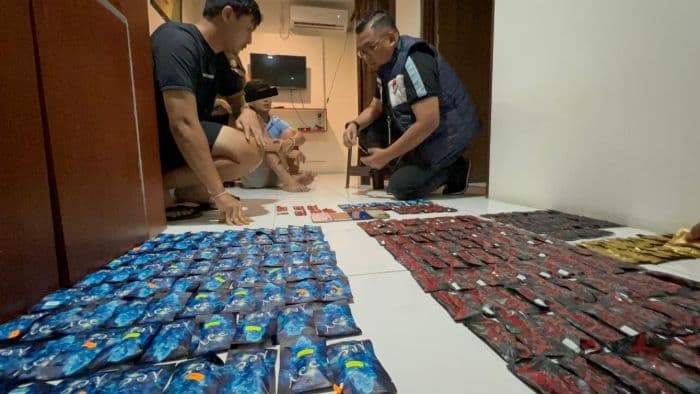 gerebek_apartemen_di_medan_area_polisi_sita_ratusan_vape_berisi_narkoba
