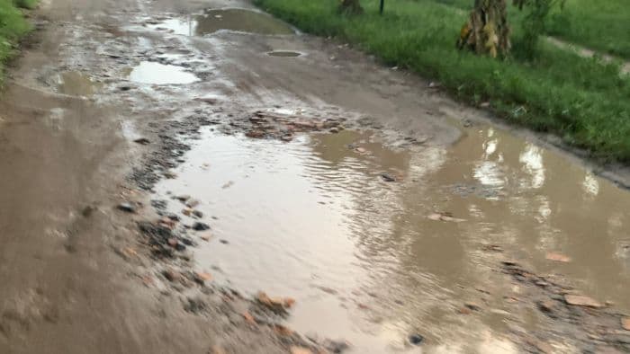 jalan_rusak_di_kecamatan_tinggi_raja_kabupaten_asahan_dikeluhkan
