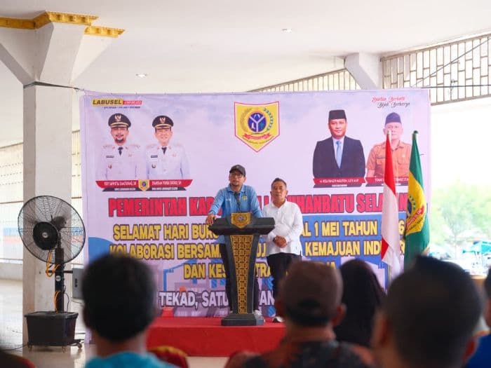may_day_2026_di_labusel_bupati_fery_tekankan_kolaborasi_dan_umumkan_kenaikan_umsk