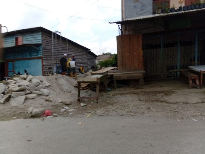 pemkab_taput_diduga_sewakan_jalan_umum_bupati_tegas_minta_pembangunan_dihentikan