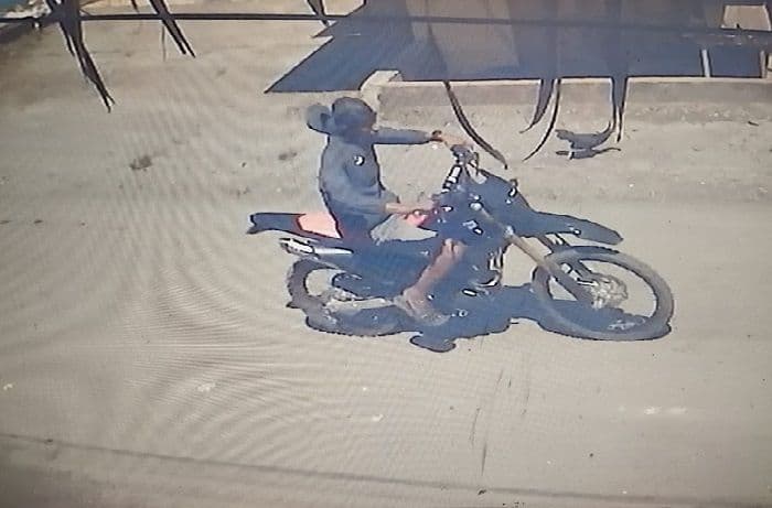 viral_cctv_ungkap_pencurian_motor_di_langkat_pelaku_diringkus_polsek_bahorok