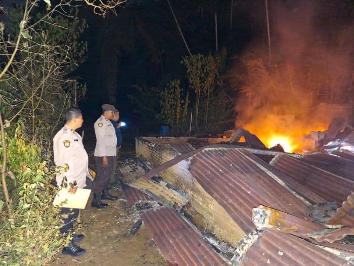 rumah_warga_di_salapian_langkat_hangus_terbakar_kerugian_ratusan_juta