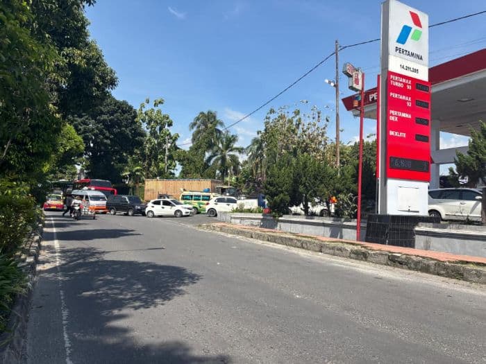 solar_subsidi_habis_antrean_truk_dan_bus_mengular_di_pematangsiantar
