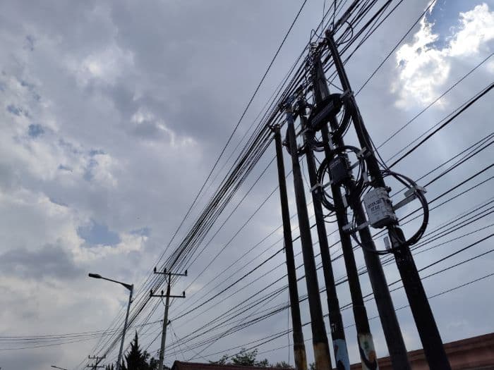 dampak_kota_tanpa_aturan_tiang_internet_berkembang_liar_di_siantar