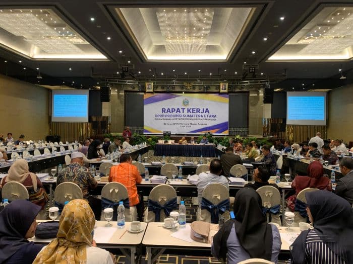 efisiensi_anggaran_dprd_sumut_raker_di_hotel_mewah
