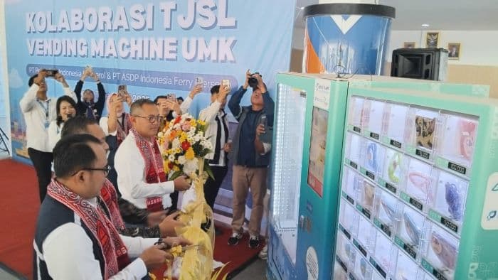 kembangkan_produk_umkm_lokal_asdp_sediakan_vending_machine_di_pelabuhan_ajibata