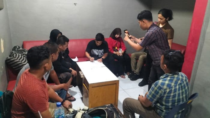 ngaku_bin_dan_ancam_pemilik_toko_pria_di_medan_johor_bawa_mancis_mirip_senjata
