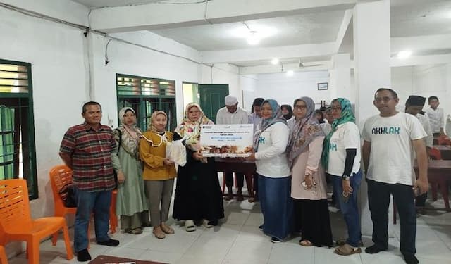 pelindo_regional_1_belawan_salurkan_1050_paket_sembako_ke_panti_asuhan_di_medan