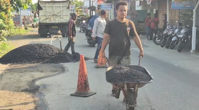setelah_ditegur_dprd_pt_nindya_karya_kembali_aspal_ulang_jalan_rusak_di_binjai_
