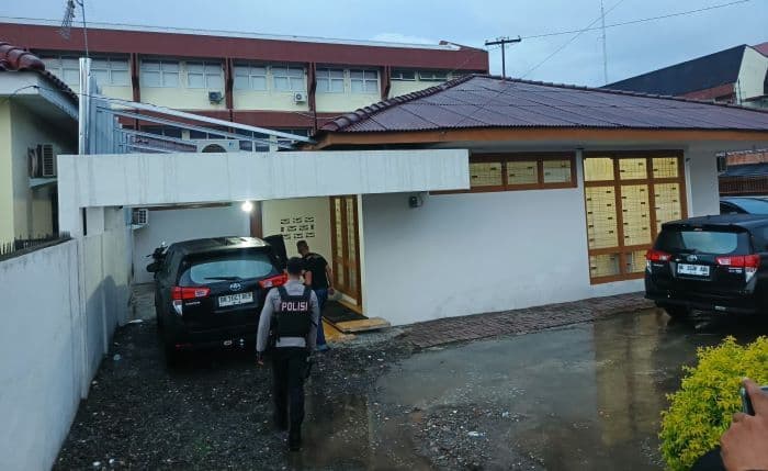 setelah_kantor_utama_kpk_geledah_aset_dinas_pupr_sumut_di_jalan_busi_medan
