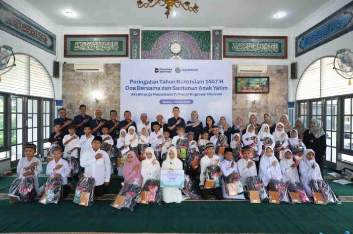 wujud_kepedulian_jasamarga_santuni_30_anak_yatim_di_area_operasional_tol_belmera_