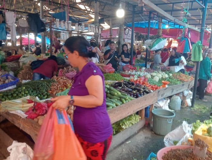 awal_juli_harga_cabai_dan_tomat_melonjak_di_pasar_pangururan
