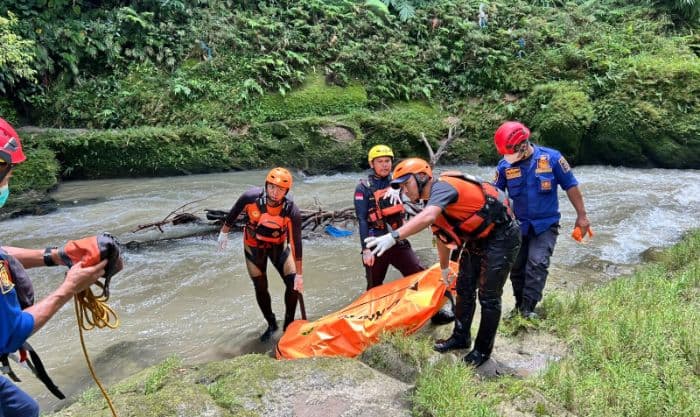 drone_thermal_basarnas_temukan_jasad_korban_hanyut_sungai_bah_toguran_simalungun_