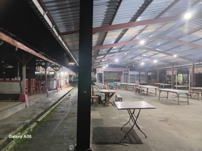 jajanan_malam_siborongborong_sepi_pedagang_kembali_berjualan_di_pinggir_jalan