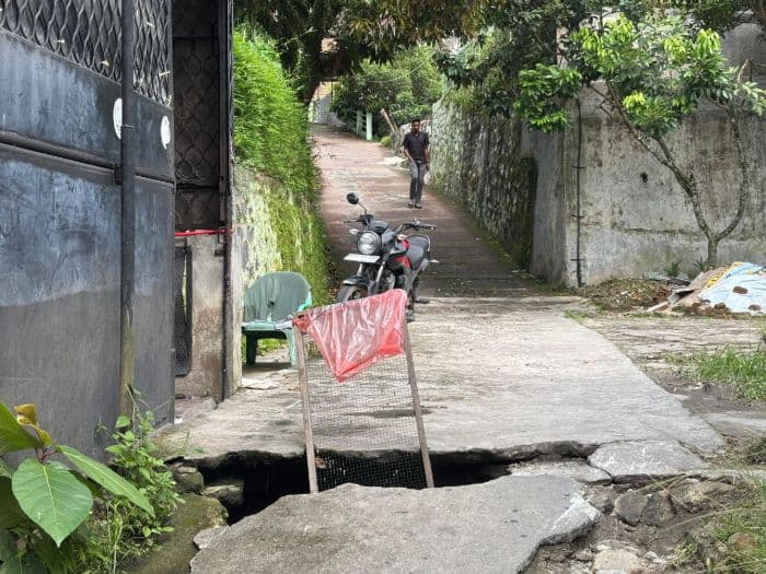 jalan_di_gang_budi_siantar_nyaris_putus_warga_khawatir_rumah_ikut_terdampak