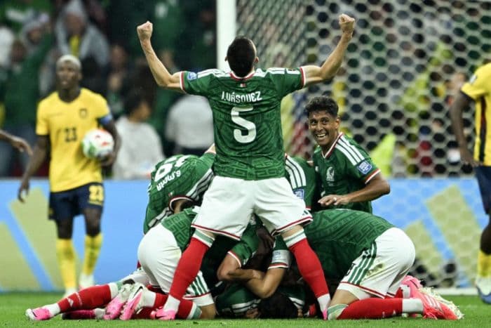 meksiko_unggul_20_atas_ekuador_di_babak_pertama_32_besar_piala_dunia_