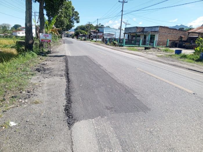 tambal_sulam_jalinsum_porsea_dikeluhkan_jalan_malah_bergelombang