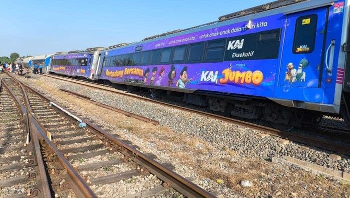 ka_argo_bromo_anggrek_anjlok_di_subang_kai_alihkan_rute_dan_janjikan_kompensasi