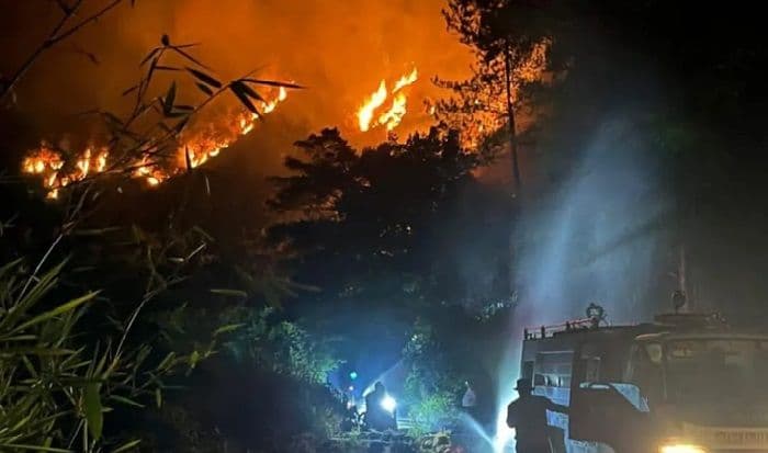 perbukitan_haranggaol_kembali_terbakar_titik_api_sulit_dijangkau_petugas_bpbd