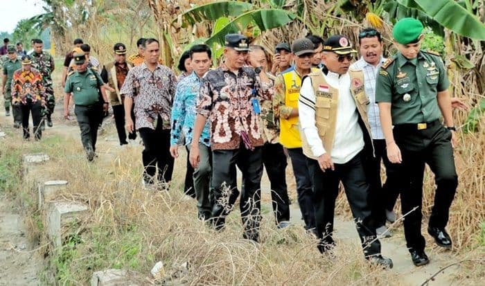 petani_huta_bayu_raja_terancam_gagal_tanam_irigasi_longsor_akan_segera_diperbaiki_pemkab_dan_tni