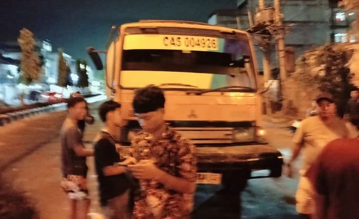 tabrak_satu_keluarga_dan_kabur_truk_tangki_di_lubuk_pakam_dirusak_warga_