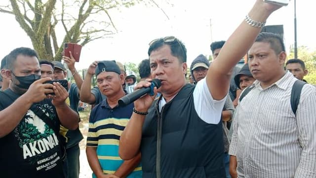warga_simangambat_dan_huristak_minta_pt_first_resources_hargai_kearifan_lokal