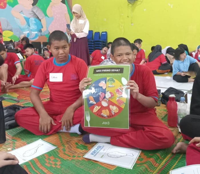 110_anak_disabilitas_di_ypac_medan_diajari_mengenali_makanan_layak_konsumsi