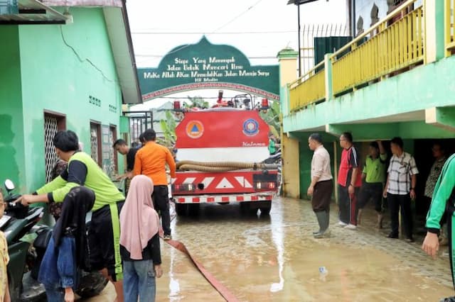 pemkab_simalungun_kebut_pemulihan_pascabanjir_serbelawan_dapur_umum_hingga_layanan_kesehatan_dibuka
