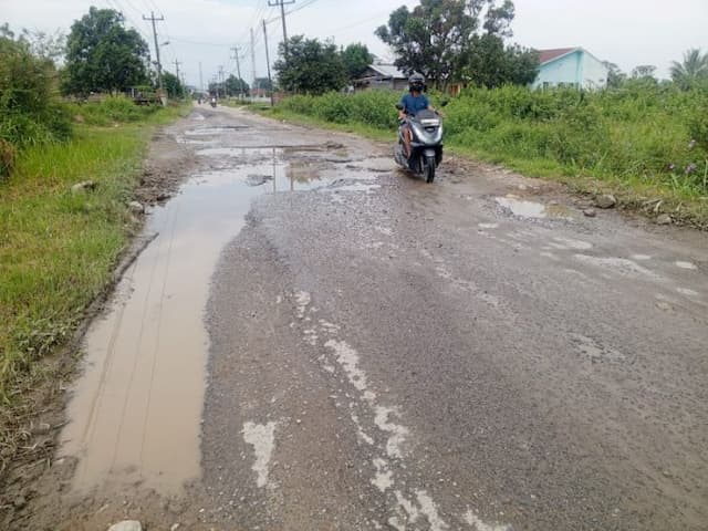 rusak_parah_dua_ruas_jalan_provinsi_di_kabupaten_toba_butuh_perbaikan_