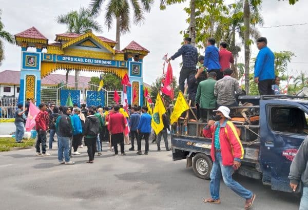 aksi_cipayung_plus_deli_serdang_tuntut_uu_perampasan_aset_dan_copot_kapolri