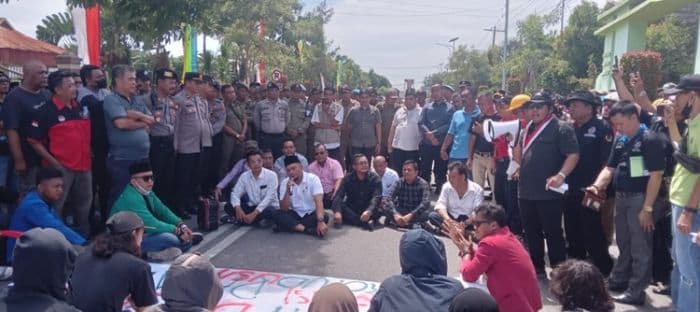 aksi_cipayung_plus_di_tebing_tinggi_tuntut_reformasi_polri_dan_pembatalan_tunjangan_dpr