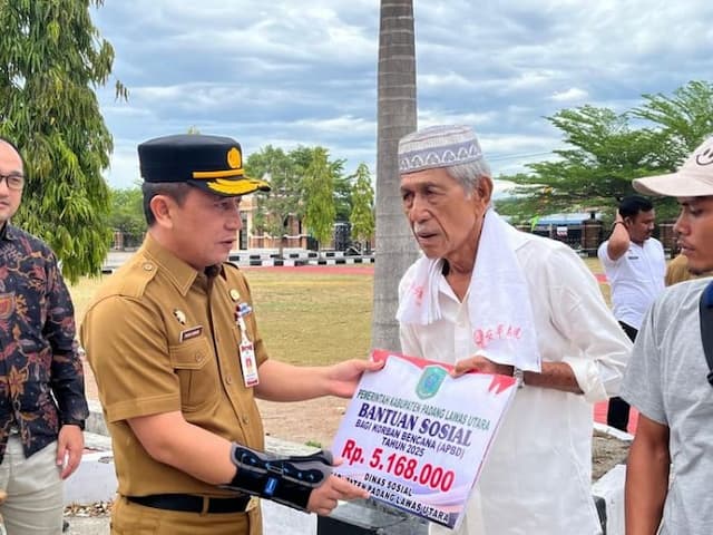 bantuan_sosial_disalurkan_pemkab_paluta_untuk_11_keluarga_korban_musibah