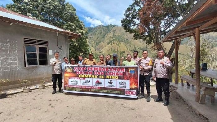 cegah_karhutla_satbinmas_polres_samosir_gelar_patroli_dialogis_di_kawasan_pusuk_buhit_