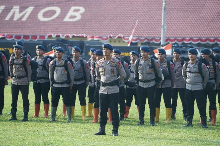 gunung_sinabung_erupsi_polda_sumut_siapkan_100_personel_dan_peralatan